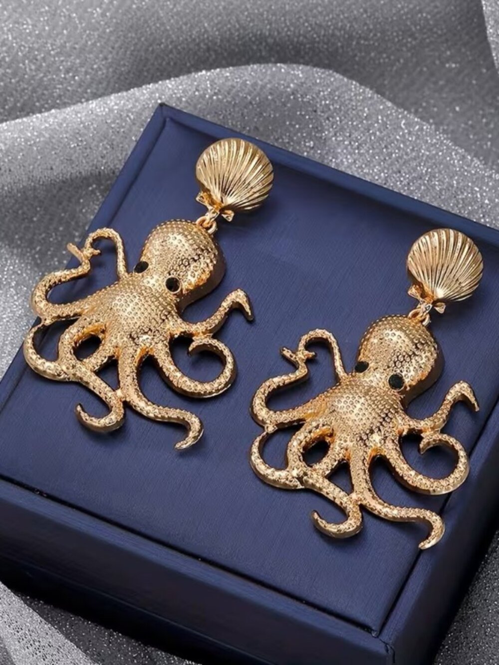Summer Ocean Themed Gold Seashell Octopus Earrings Z275
